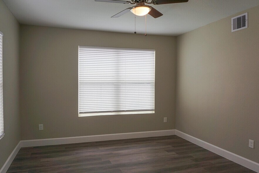 1st bedroom - 3703 Market St