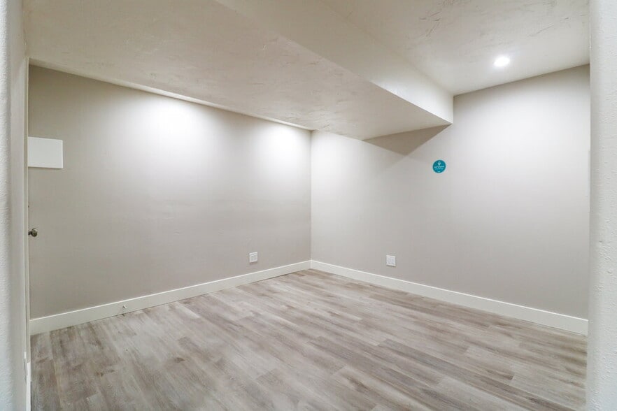 Building Photo - 399 W 2325 N