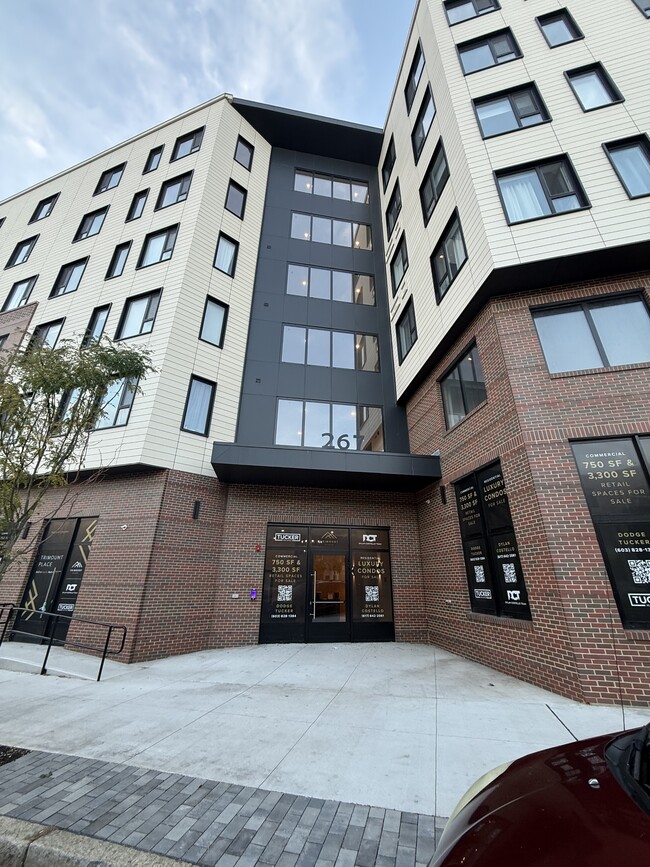 Building Photo - 267 Old Colony Ave