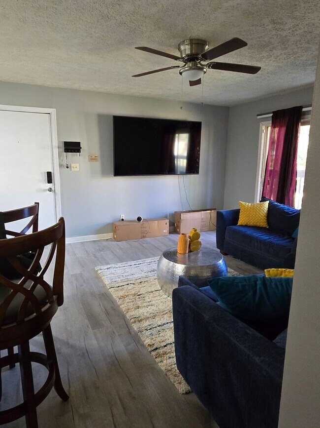 Building Photo - ***Call Fred Today 804-248-3490***College Roommate Wanted – Beautiful 2BR Condo in Gated Community