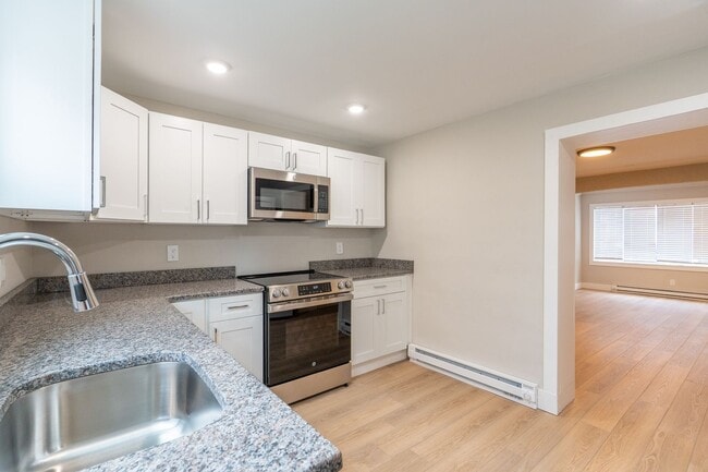 Building Photo - Newly rehabbed 3 bedroom