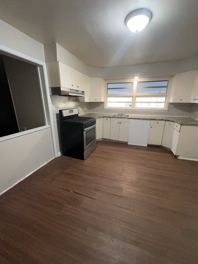 Building Photo - 5855 Canton Park Dr