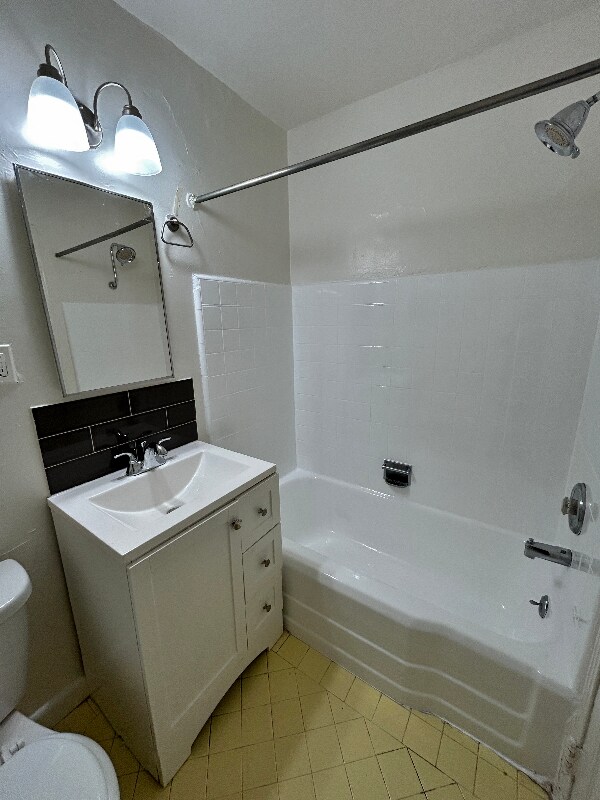 Building Photo - 1737 N Sycamore Ave