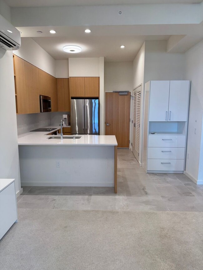 Building Photo - Sky Ala Moana West 1 bedroom, 1 bathroom l...