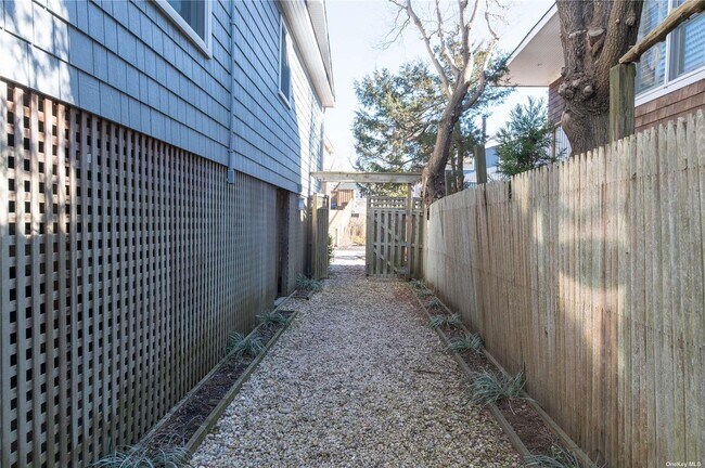 Building Photo - 672 Ocean Breeze