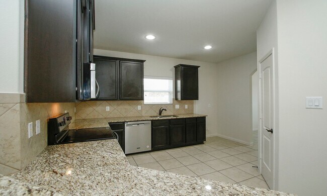 Building Photo - For Lease | 3 Bed, 2 Bath | 1,766 Sq Ft | ...