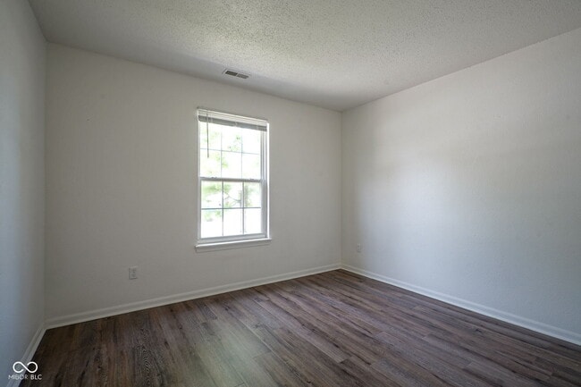 Building Photo - 1723 Farm Meadow Dr