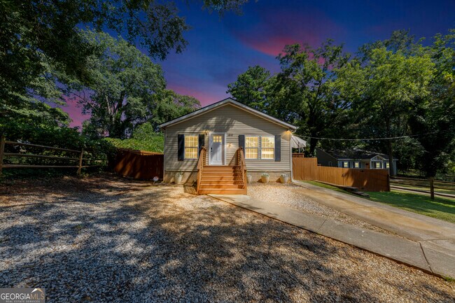 Building Photo - 1810 Evans Dr SW