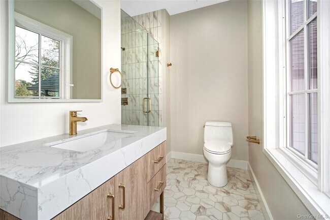 Building Photo - 2 Myrtledale Rd