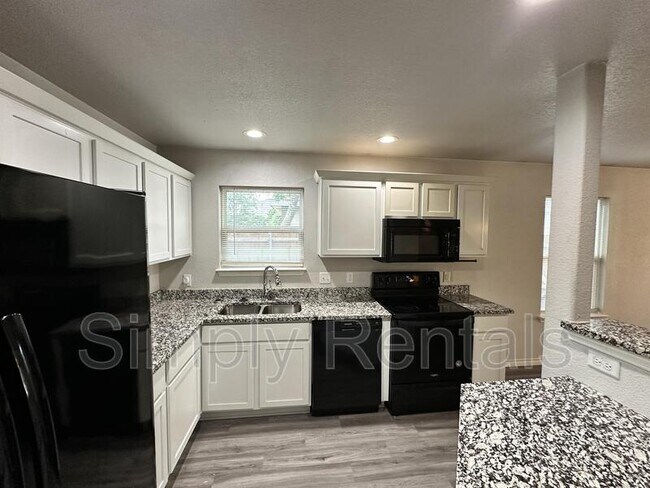 Building Photo - 1310 Sabine St