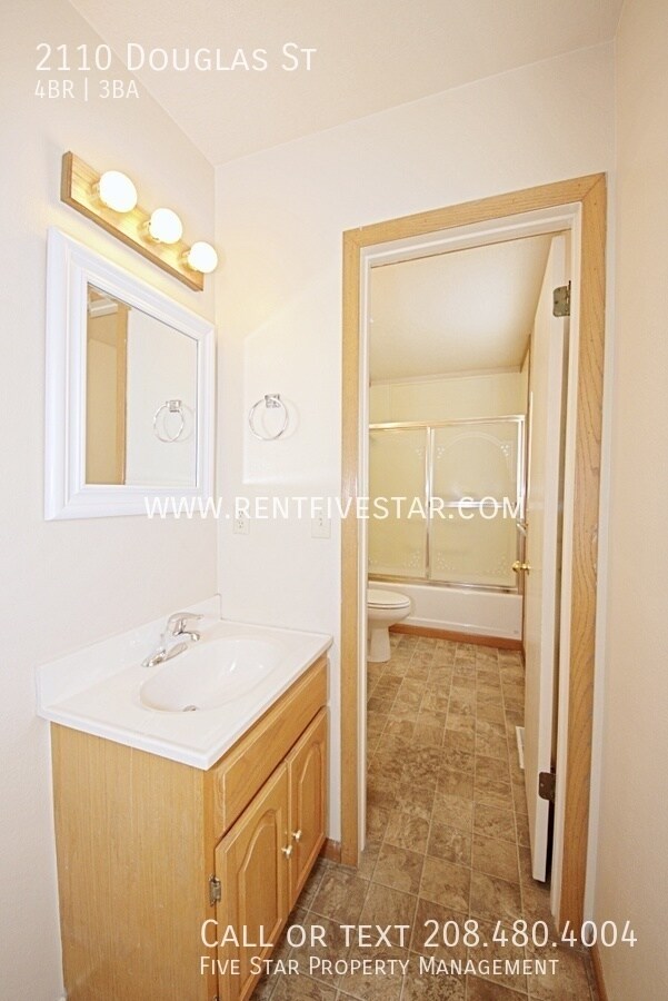 Building Photo - 2110 Douglas St