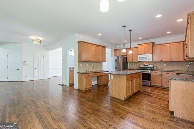 Building Photo - 1410 Eastland Rd SE