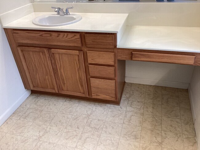 Building Photo - 5162 W Home Ave