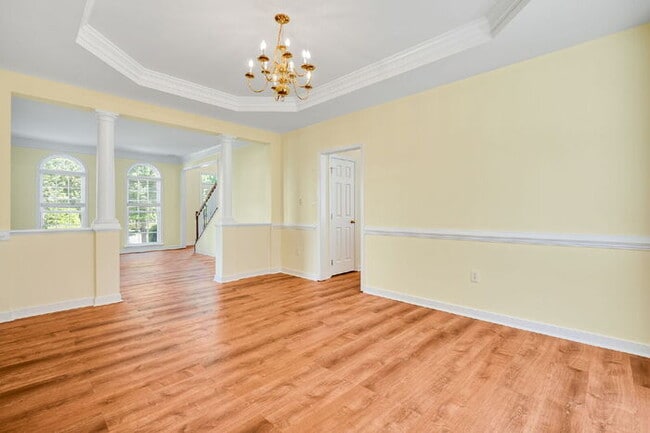 Building Photo - Spacious 5 Bedroom Home in Moseley – $3,800/mo