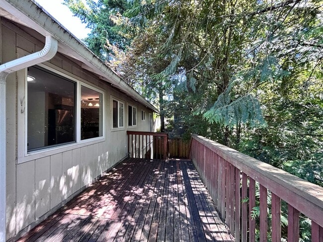 Building Photo - Large 3 Bed, 2 Bath, Sanctuary!
