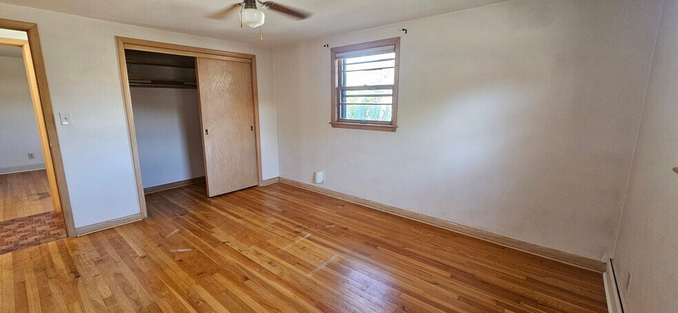 Building Photo - 703 S Locust St