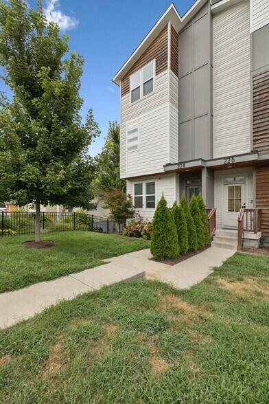 Primary Photo - 22 N Hill St