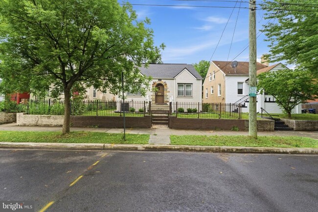 Building Photo - 517 Lebaum St SE