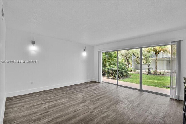 Building Photo - 9371 Fontainebleau Blvd