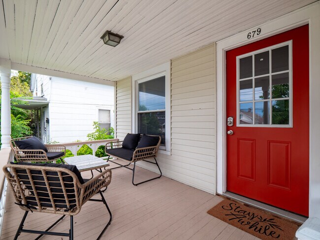 Building Photo - 679 Washington St