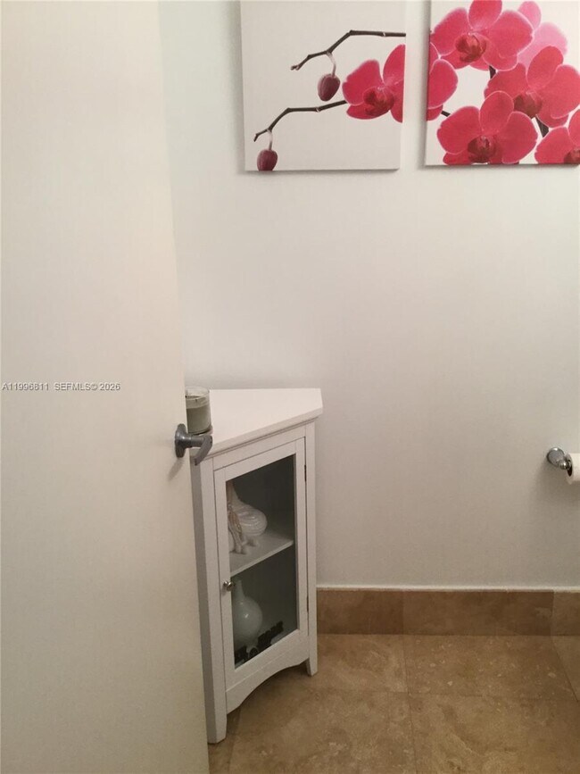 Building Photo - 601 NE 36th St