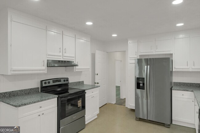 Building Photo - 137 Hillcrest Dr SE