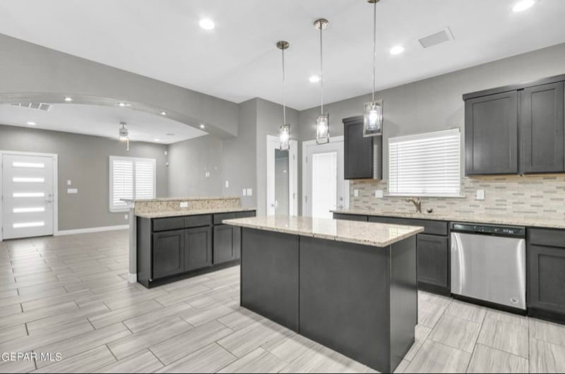 Building Photo - 2828 Tierra Oasis St