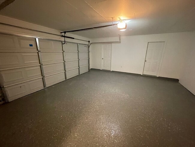 Building Photo - 1202 Ferncrest Dr