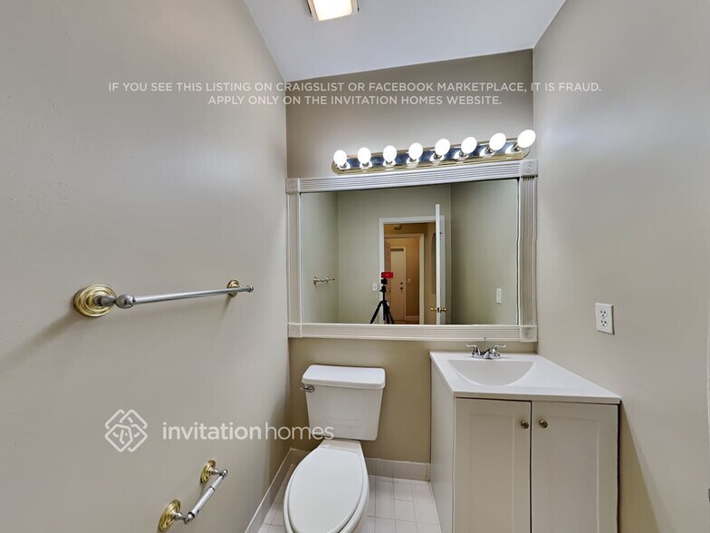 Building Photo - 1170 NW 185th Ave