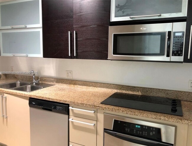 Building Photo - 520 NE 29th St