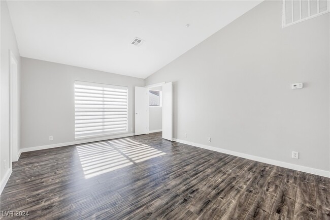 Building Photo - 129 S 11th St