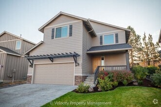 Building Photo - Modern Home in NE Bend with Private Fenced...