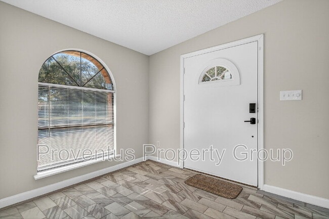 Building Photo - 8 Manor Dr