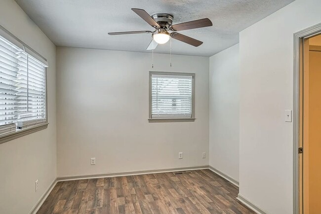 Building Photo - 2423 S 51st Ct