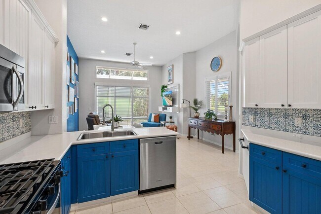 Building Photo - 9036 Sand Pine Ln