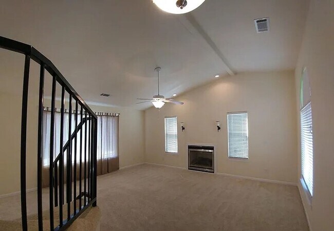 Building Photo - LARGE 3 BED 3 BATH HOUSE IN LAKE CALIFORNIA