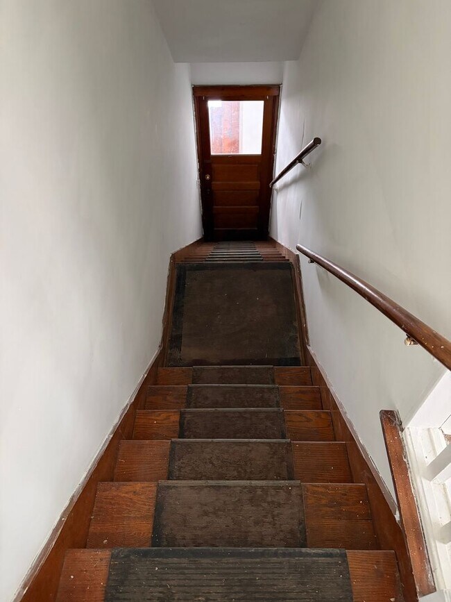 Building Photo - 2528 Sunset Blvd