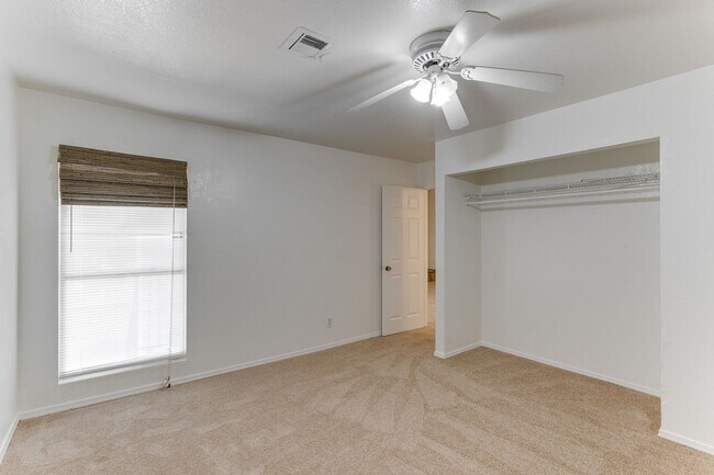 Building Photo - 1607 Justin Ct