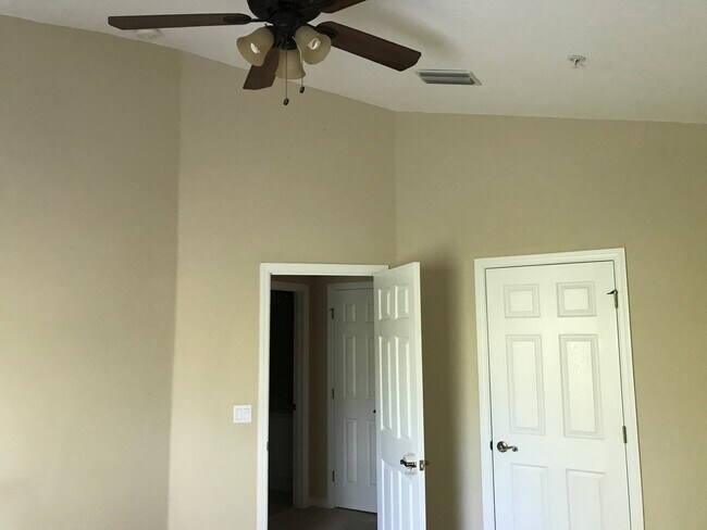 Building Photo - 629 Pinebranch Cir