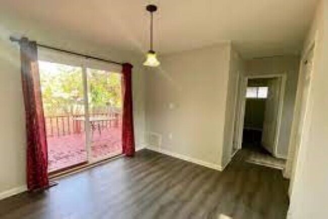 Building Photo - 4400 Anntana Ave