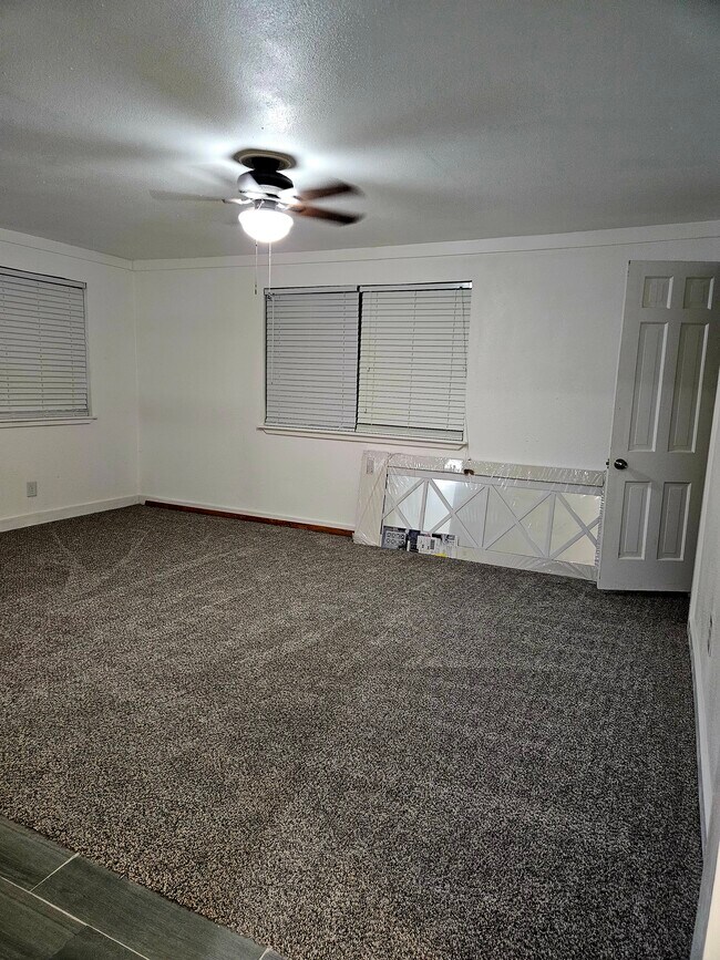 Building Photo - 118 Totem Pole St