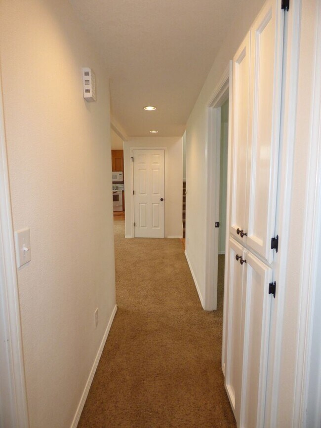 Building Photo - 3 Bed 2 bath home in North Salem!