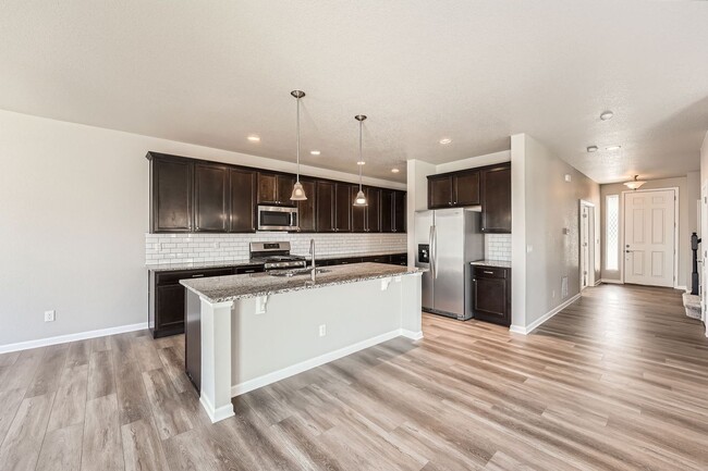 Building Photo - Large Beautiful Rental! Move in by next week!