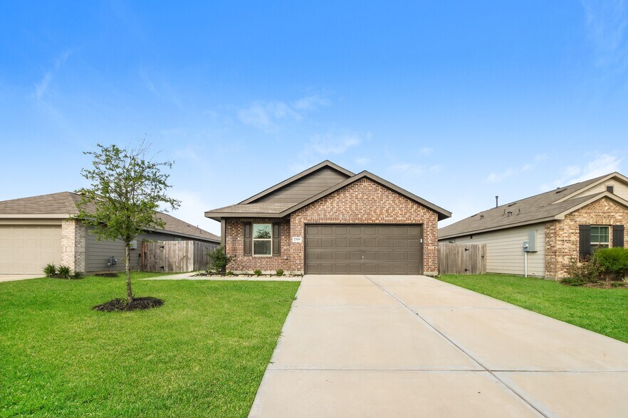 Primary Photo - 17599 Longwood Trce Ln