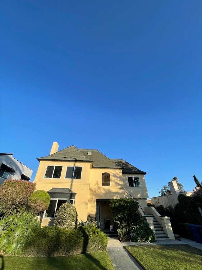 Building Photo - 1286 S Redondo Blvd