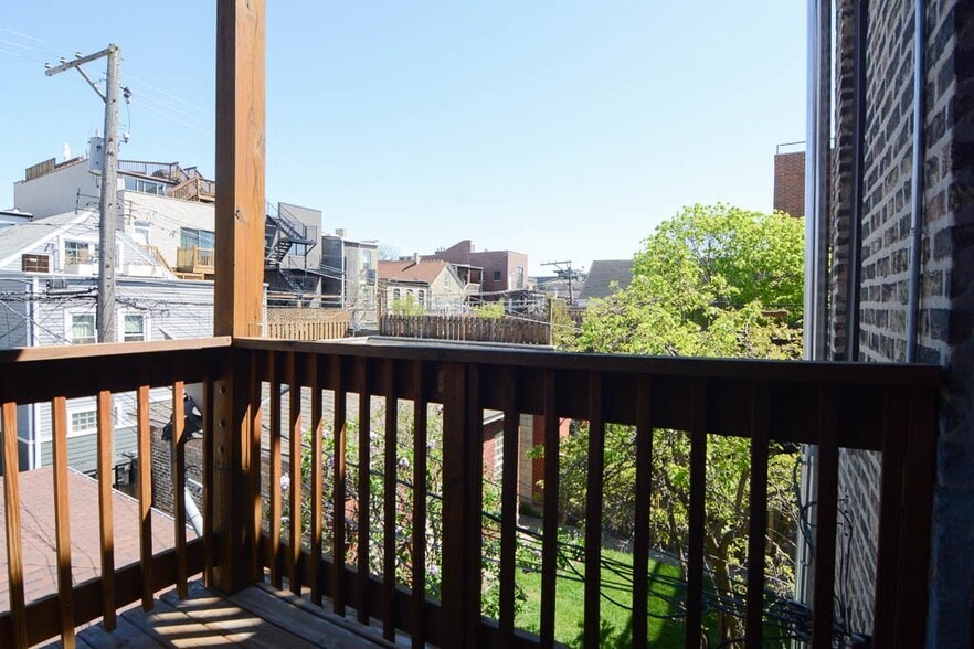 Building Photo - 939 N Winchester Ave