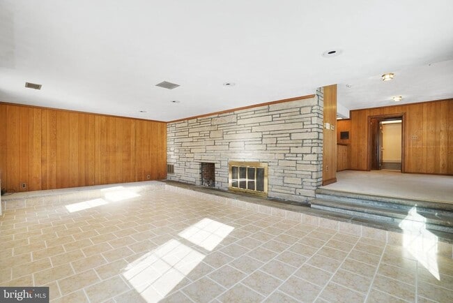 Building Photo - 513 Cathedral Dr