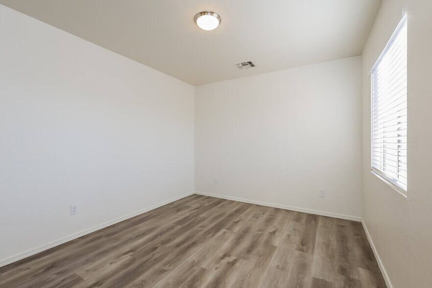 Building Photo - 6010 W Encinas Ln