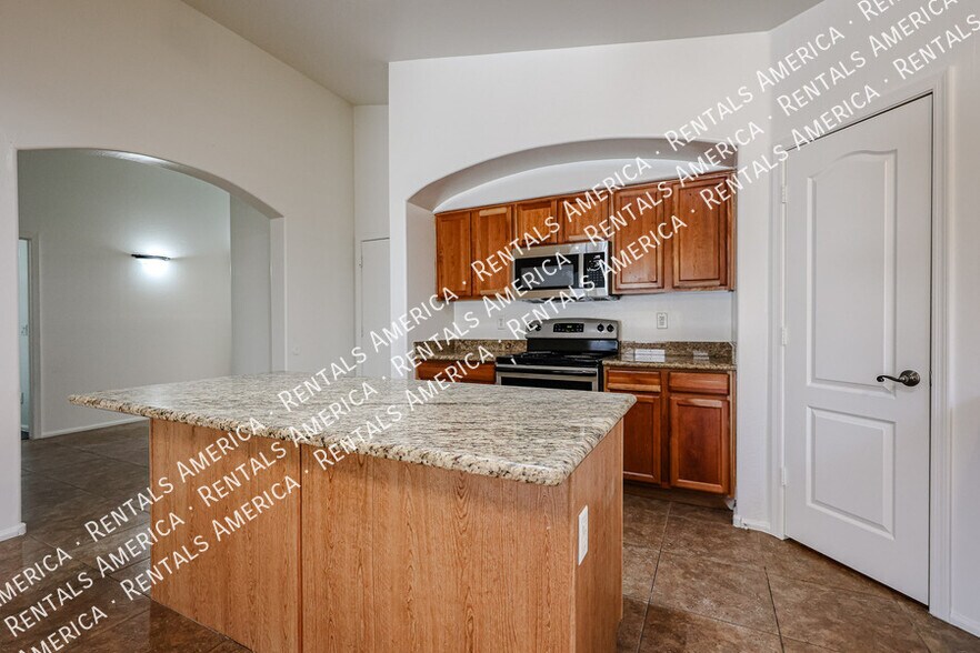 Building Photo - 41103 W Thornberry Ln