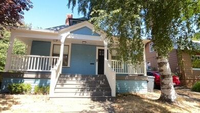 Building Photo - Charming 3-Bedroom, 2-Bathroom Home in a P...